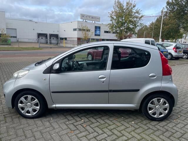 Occasion Peugeot 107 68 PK (50 kW) 2011 Grijs Hatchback