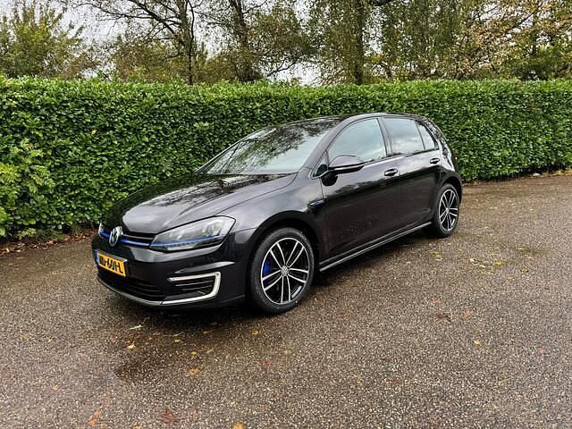 Zwart Gebruikt 2016 VW Golf VII GTE Hatchback | € 11.888 (Eerlijke prijs) - Afbeelding 1/4