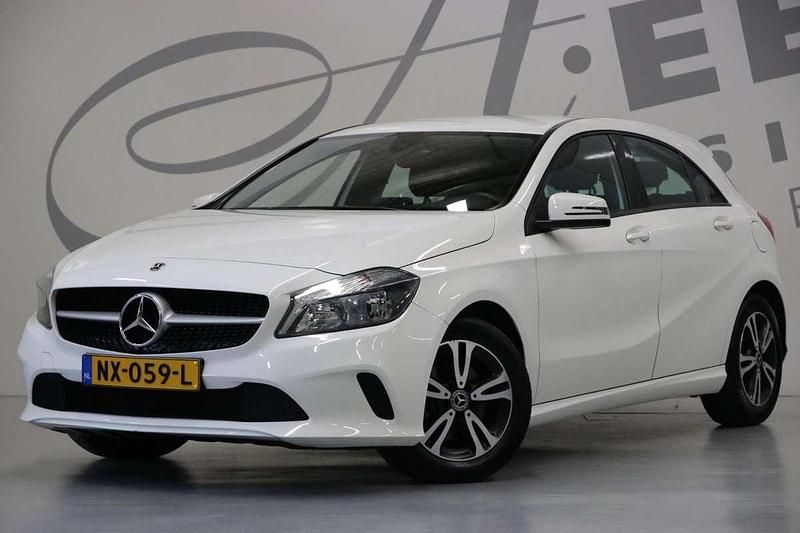 Wit Gebruikt 2017 Mercedes A160 Hatchback | € 14.950 (Eerlijke prijs) - Afbeelding 1/4