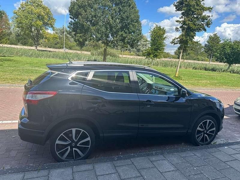 Zwart Occasion 2016 Nissan Qashqai Tekna SUV | € 15.000 - Afbeelding 1/4