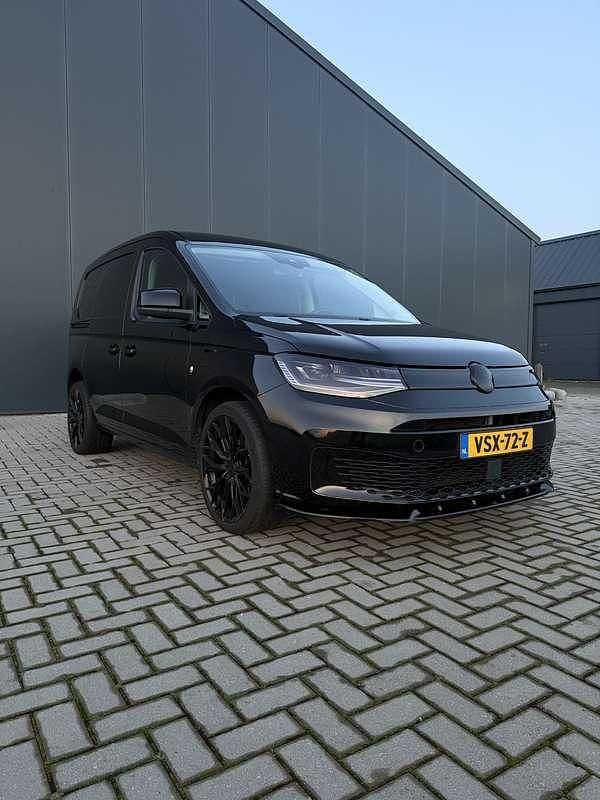Zwart Gebruikt 2023 VW Caddy Exclusive MPV | € 21.950 (Goede deal) - Afbeelding 1/4