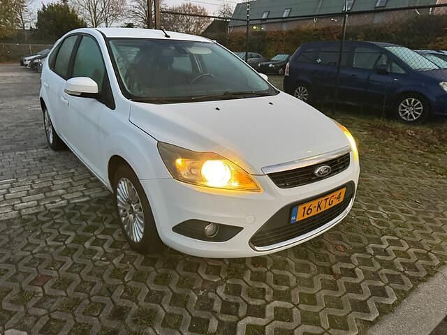 Wit Gebruikt 2010 Ford Focus Limited Hatchback | € 2.650 (Eerlijke prijs) - Afbeelding 1/4