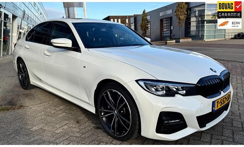 Wit Gebruikt 2021 BMW 330e Sedan | € 32.950 (Super prijs) - Afbeelding 1/4