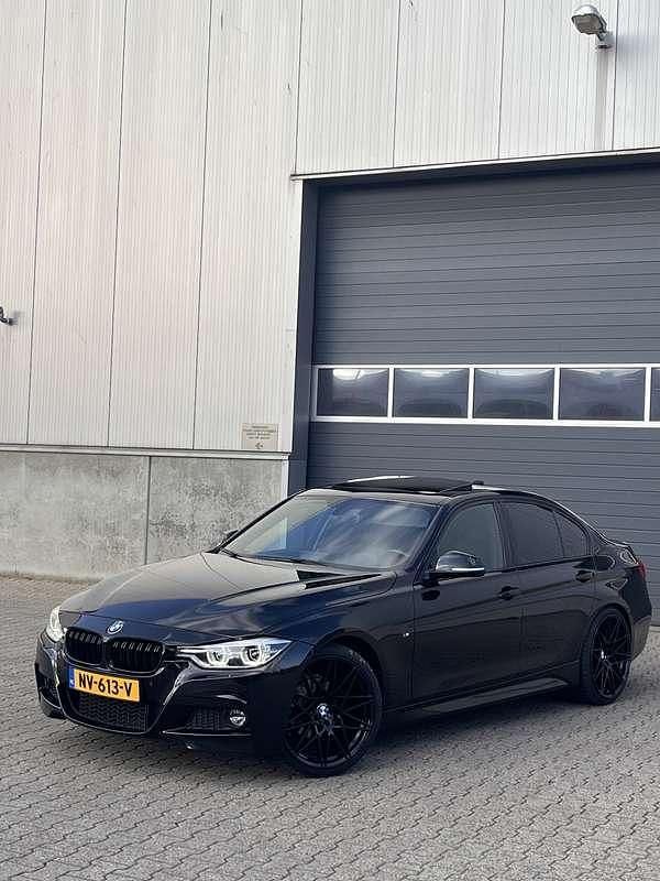 Zwart Gebruikt 2017 BMW 320 M Sport Sedan | € 23.950 (Iets duurder) - Afbeelding 1/4