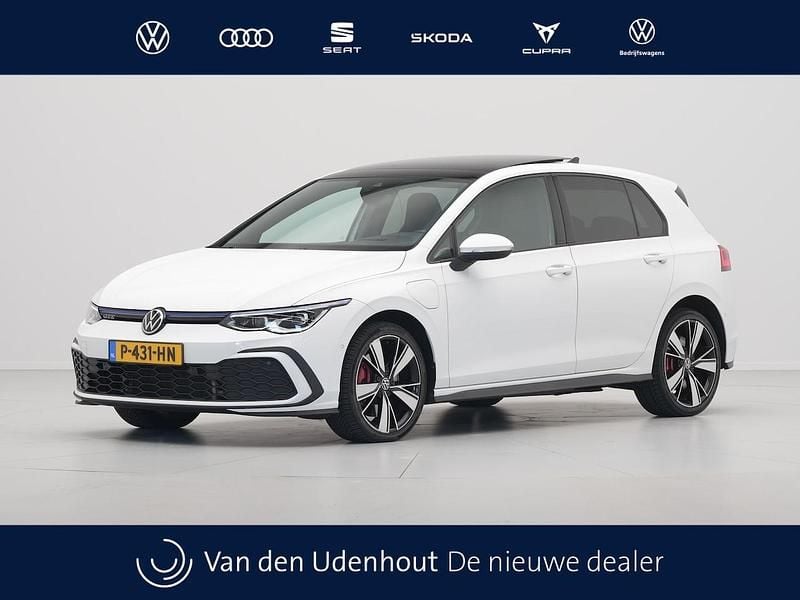 Wit (metallic) Gebruikt 2020 VW Golf VII GTE Hatchback | € 24.440 (Eerlijke prijs) - Afbeelding 1/4