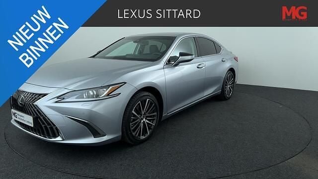 Grijs Nieuw 2025 Lexus ES300H Sedan | € 59.950 (Eerlijke prijs) - Afbeelding 1/4