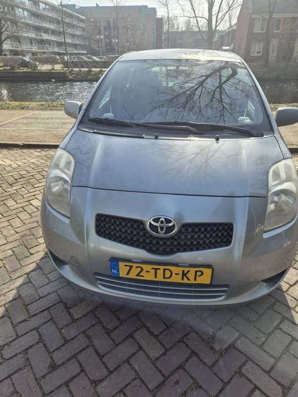 Zilver Gebruikt 2006 Toyota Yaris Verso Sol MPV | € 5.200 (Iets duurder) - Afbeelding 1/4
