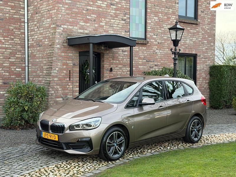 Bruin Gebruikt 2019 BMW 225 Active Tourer Executive MPV | € 17.900 (Goede deal) - Afbeelding 1/4