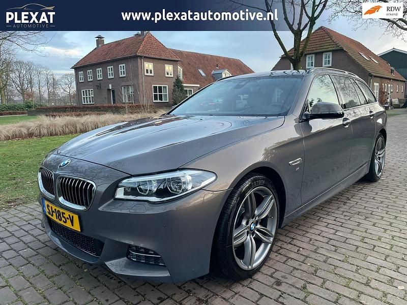 Bruin (metallic) Occasion 2017 BMW 520 M Sport Stationwagen | € 17.945 (Super prijs) - Afbeelding 1/4