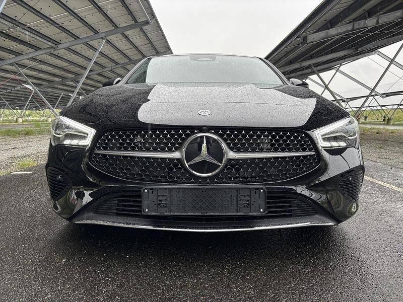 Occasion Mercedes CLA180 Shooting Brake Luxury 136 PK (100 kW) 2025 Zwart Stationwagen