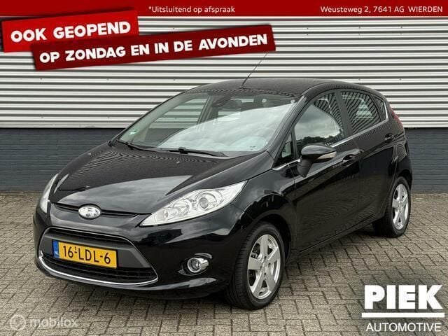 Zwart Gebruikt 2010 Ford Fiesta Titanium Hatchback | € 1.999 (Eerlijke prijs) - Afbeelding 1/3
