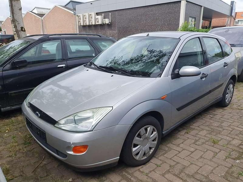 Grijs Gebruikt 2000 Ford Focus Trend Hatchback | € 1.050 (Eerlijke prijs) - Afbeelding 1/4