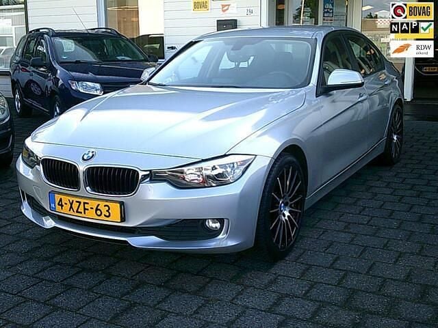 Grijs Gebruikt 2014 BMW 316 Sedan | € 13.850 (Iets duurder) - Afbeelding 1/4