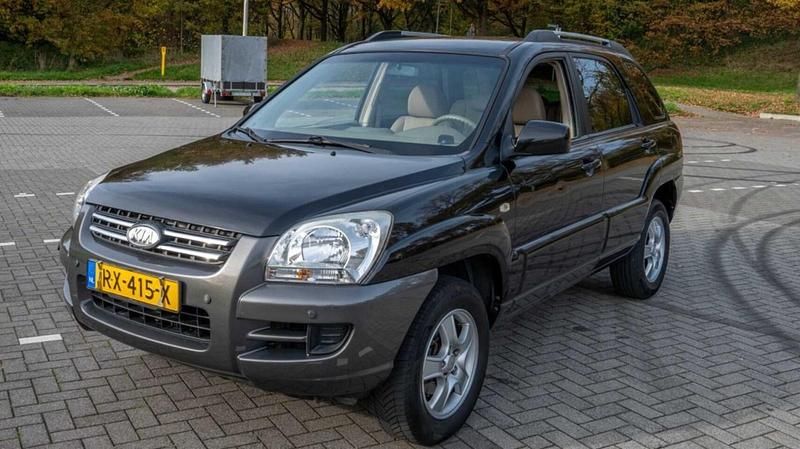 Zwart (metallic) Gebruikt 2007 Kia Sportage SUV | € 4.900 - Afbeelding 1/4