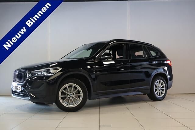 Zwart Gebruikt 2021 BMW X1 Executive SUV | € 27.950 (Goede deal) - Afbeelding 1/4
