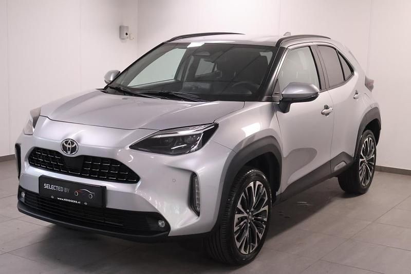 Zilver Gebruikt 2025 Toyota Yaris Executive SUV | € 34.894 (Iets duurder) - Afbeelding 1/4