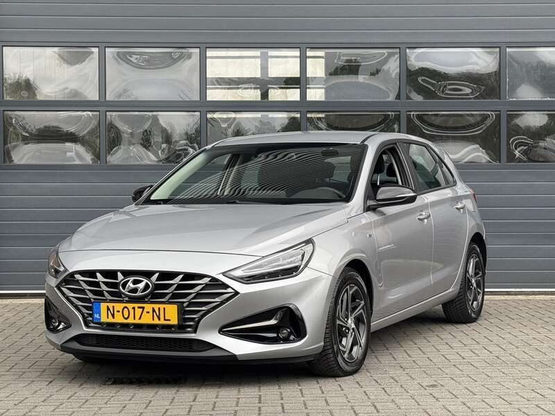 Grijs Gebruikt 2021 Hyundai i30 Comfort Hatchback | € 17.350 (Eerlijke prijs) - Afbeelding 1/3