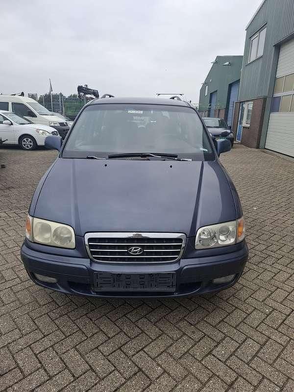 Gebruikt 2004 Hyundai Trajet GLS MPV | € 1.500 - Afbeelding 1/4