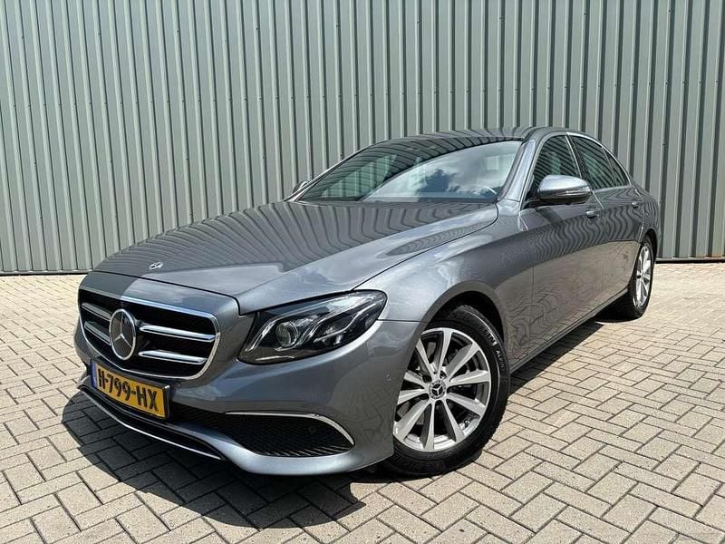 Grijs Occasion 2020 Mercedes E200 Business Sedan | € 28.950 - Afbeelding 1/4