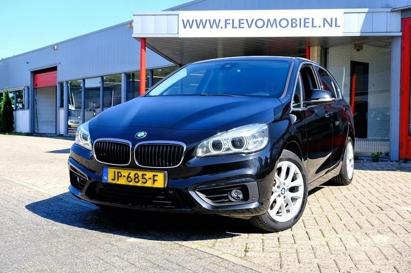 Zwart Gebruikt 2016 BMW 225 Active Tourer Comfort Edition MPV | € 10.750 (Goede deal) - Afbeelding 1/4