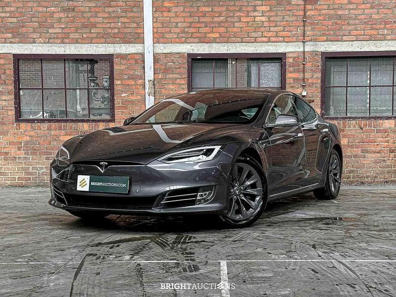 Grijs Gebruikt 2018 Tesla Model S Sedan | € 15.000 - Afbeelding 1/4