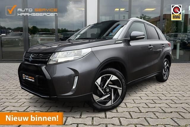 Grijs (metallic) Occasion 2025 Suzuki Vitara Style SUV | € 25.900 (Eerlijke prijs) - Afbeelding 1/4