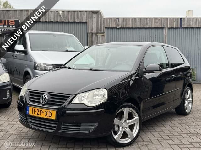 Zwart Gebruikt 2008 VW Polo Comfortline Hatchback | € 2.995 (Eerlijke prijs) - Afbeelding 1/4