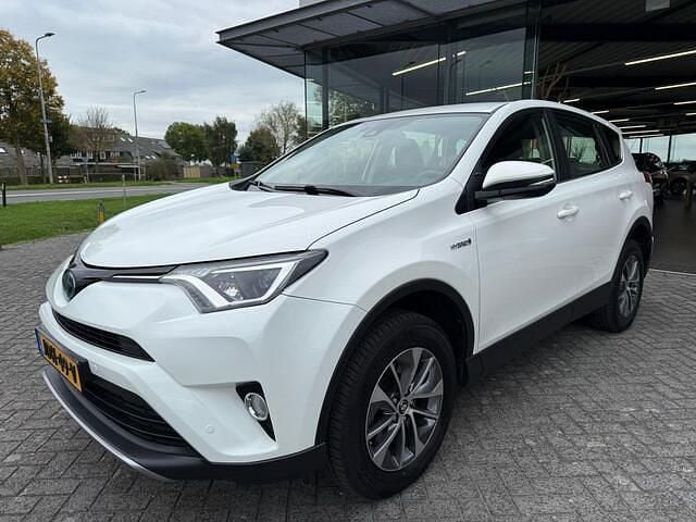 Wit Gebruikt 2017 Toyota RAV4 SUV | € 24.950 (Eerlijke prijs) - Afbeelding 1/4