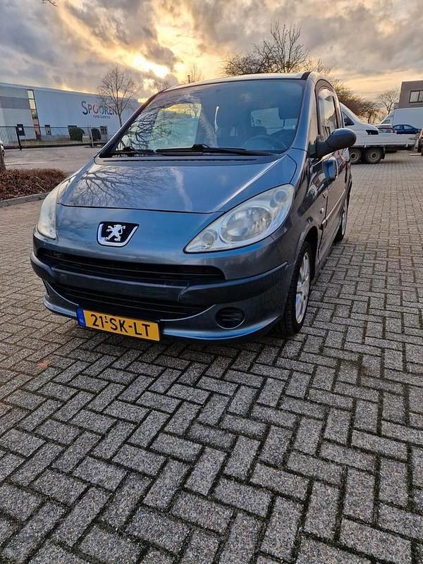 Occasion 2006 Peugeot 1007 MPV | € 2.795 (Eerlijke prijs) - Afbeelding 1/4