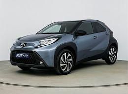 Grijs metallic Gebruikt 2024 Toyota Aygo Pulse Hatchback | € 20.000 (Eerlijke prijs) - Afbeelding 1/3