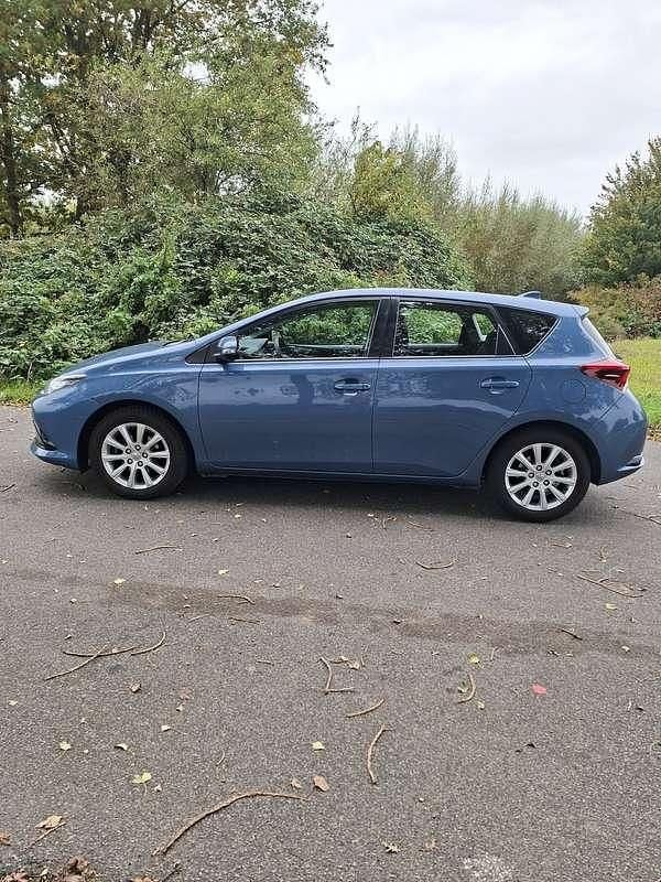 Occasion Toyota Auris Comfort 99 PK (72 kW) 2016 Blauw Hatchback
