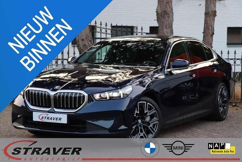 Blauw Gebruikt 2024 BMW 550e Comfort Edition Sedan | € 83.950 - Afbeelding 1/4