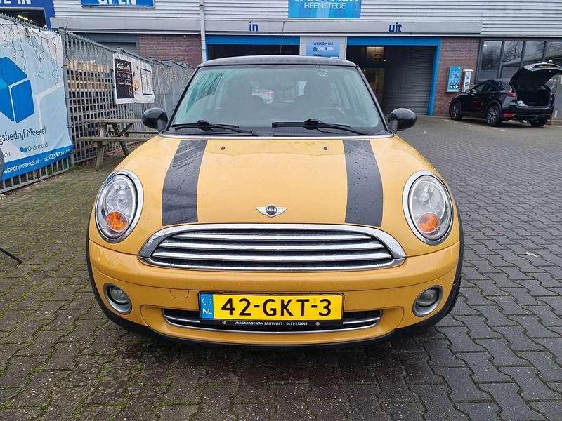 Geel Gebruikt 2007 Mini ONE Hatchback | € 3.750 (Eerlijke prijs) - Afbeelding 1/4