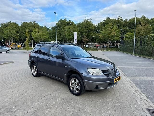 Grijs Gebruikt 2006 Mitsubishi Outlander Invite+ SUV | € 2.450 - Afbeelding 1/4