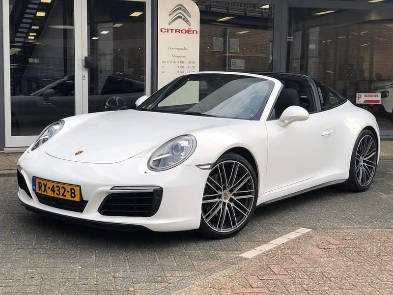 Grijs (metallic) Gebruikt 2018 Porsche 911 Targa 4 Cabriolet | € 129.940 - Afbeelding 1/4
