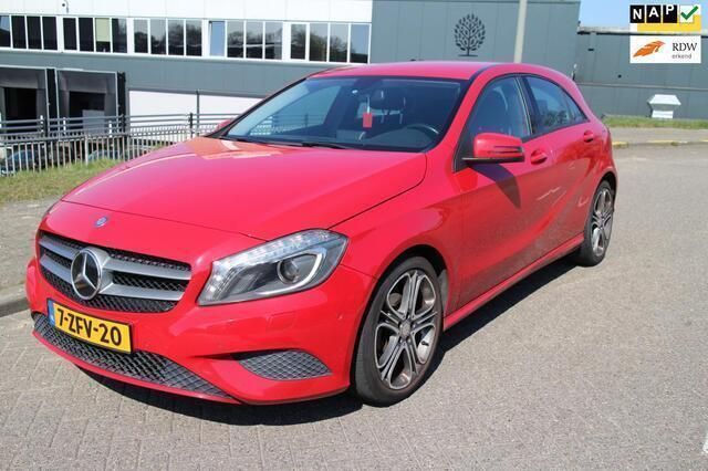Rood Gebruikt 2015 Mercedes A180 Ambition Hatchback | € 11.995 (Super prijs) - Afbeelding 1/4