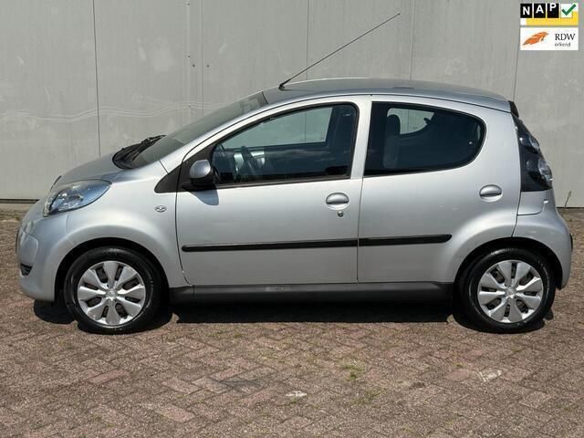 Grijs Gebruikt 2011 Citroën C1 Hatchback | € 3.450 (Eerlijke prijs) - Afbeelding 1/4