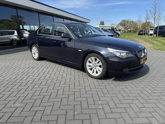 Blauw Occasion 2011 BMW 520 Sedan | € 7.950 (Super prijs) - Afbeelding 1/4