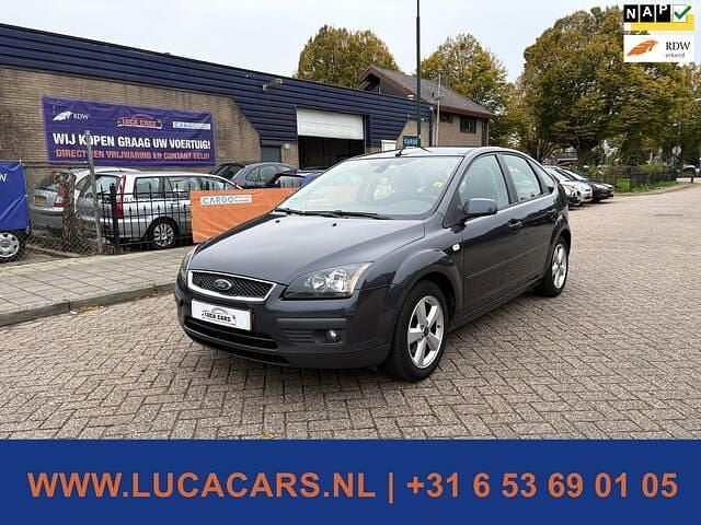 Grijs Gebruikt 2007 Ford Focus Ambiente Hatchback | € 1.395 - Afbeelding 1/4