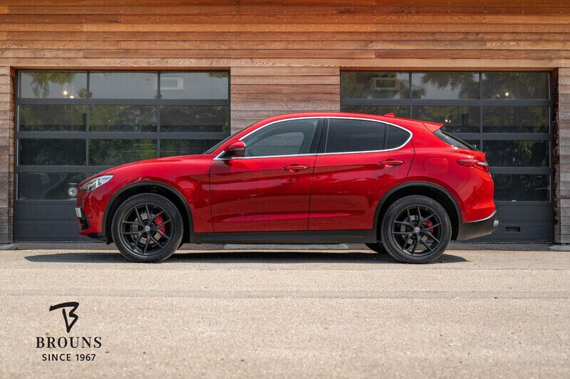 Rood Gebruikt 2017 Alfa Romeo Stelvio Competizione SUV | € 26.950 (Eerlijke prijs) - Afbeelding 1/4
