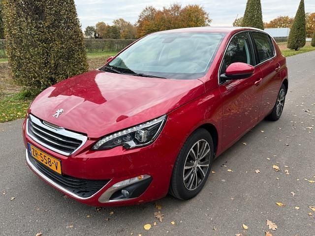 Rood Gebruikt 2016 Peugeot 308 Allure Hatchback | € 4.650 - Afbeelding 1/4
