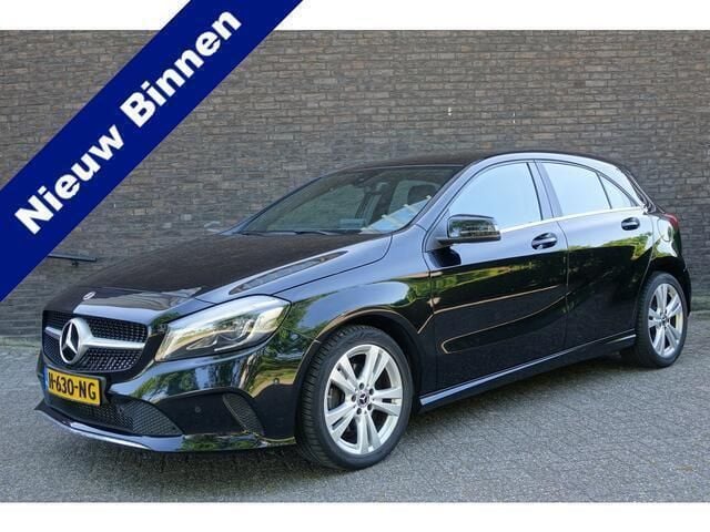 Zwart Gebruikt 2017 Mercedes A180 Business Hatchback | € 15.945 (Goede deal) - Afbeelding 1/4