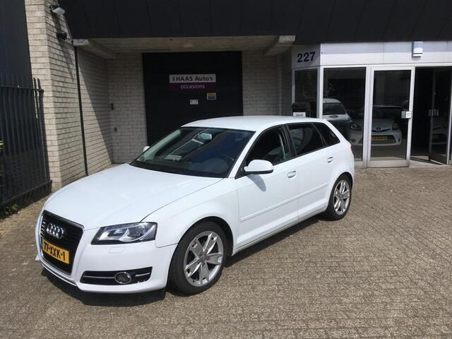 Wit, metallic lak Gebruikt 2012 Audi A3 Sportback Ambition Hatchback | € 4.999 (Eerlijke prijs) - Afbeelding 1/4