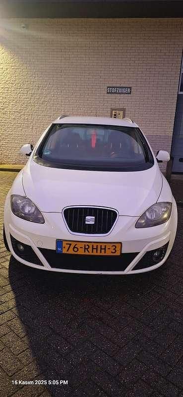 Wit Gebruikt 2011 Seat Altea XL Copa MPV | € 2.750 - Afbeelding 1/4