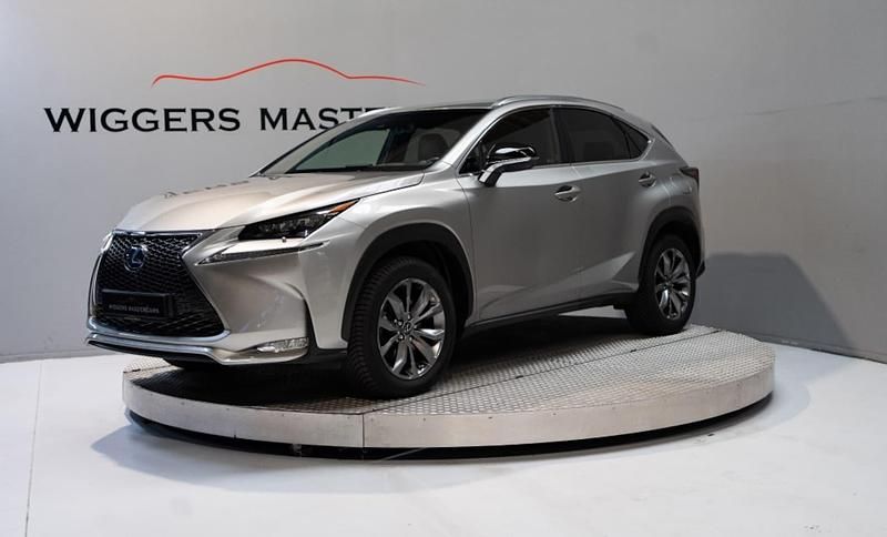 Grijs Gebruikt 2015 Lexus NX300h Sport Line SUV | € 25.450 (Eerlijke prijs) - Afbeelding 1/4
