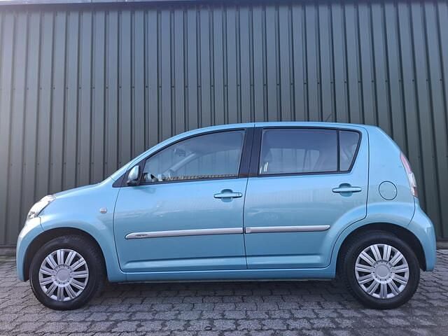Occasion Daihatsu Sirion 87 PK (63 kW) 2006 Blauw Hatchback