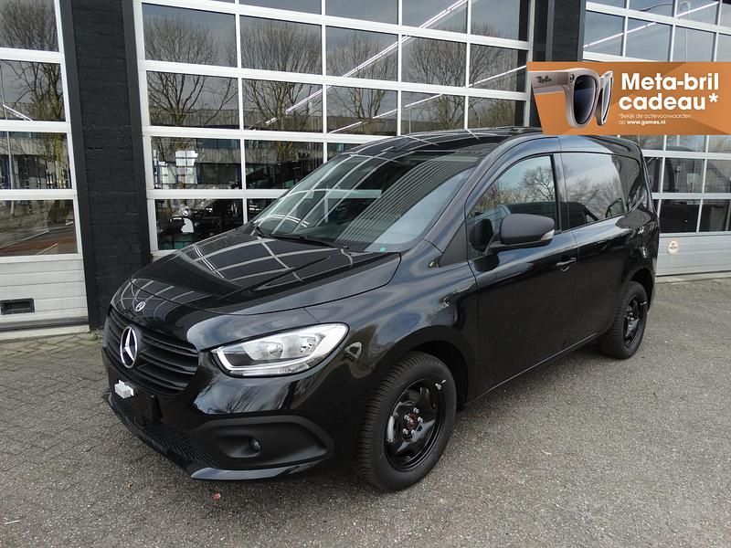 Zwart Gebruikt 2024 Mercedes Citan 108 Van | € 26.000 - Afbeelding 1/4