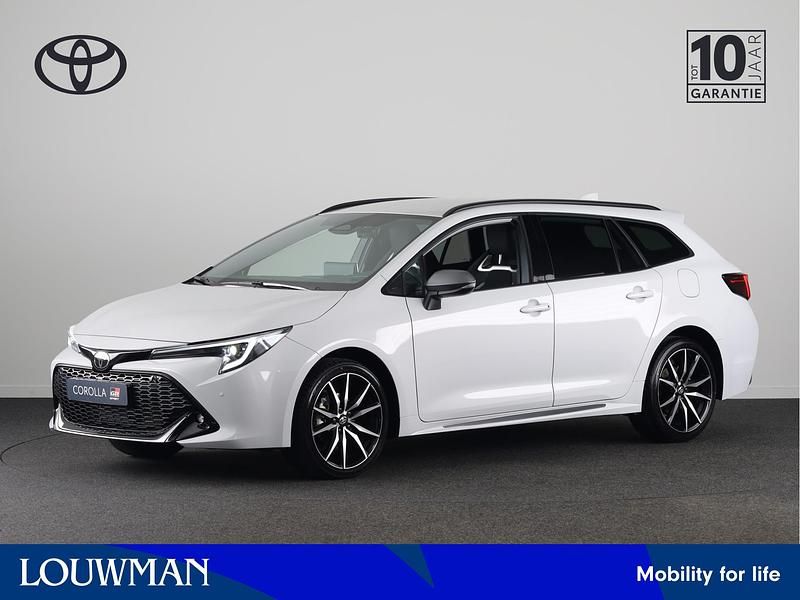 Grijs Occasion 2025 Toyota Corolla Hybrid Sport Stationwagen | € 39.945 (Duur) - Afbeelding 1/3