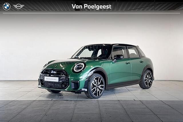 Britisch racing green Nieuw 2025 Mini John Cooper Works Hatchback | € 49.005 (Goede deal) - Afbeelding 1/4
