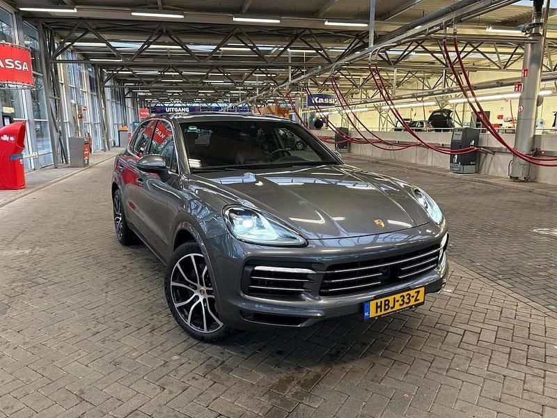 Grijs (metallic) Occasion 2019 Porsche Cayenne SUV | € 42.000 (Super prijs) - Afbeelding 1/4
